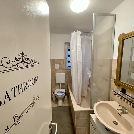 Gemütliche Monteurwohnung In Vincenzstraße Apartment *